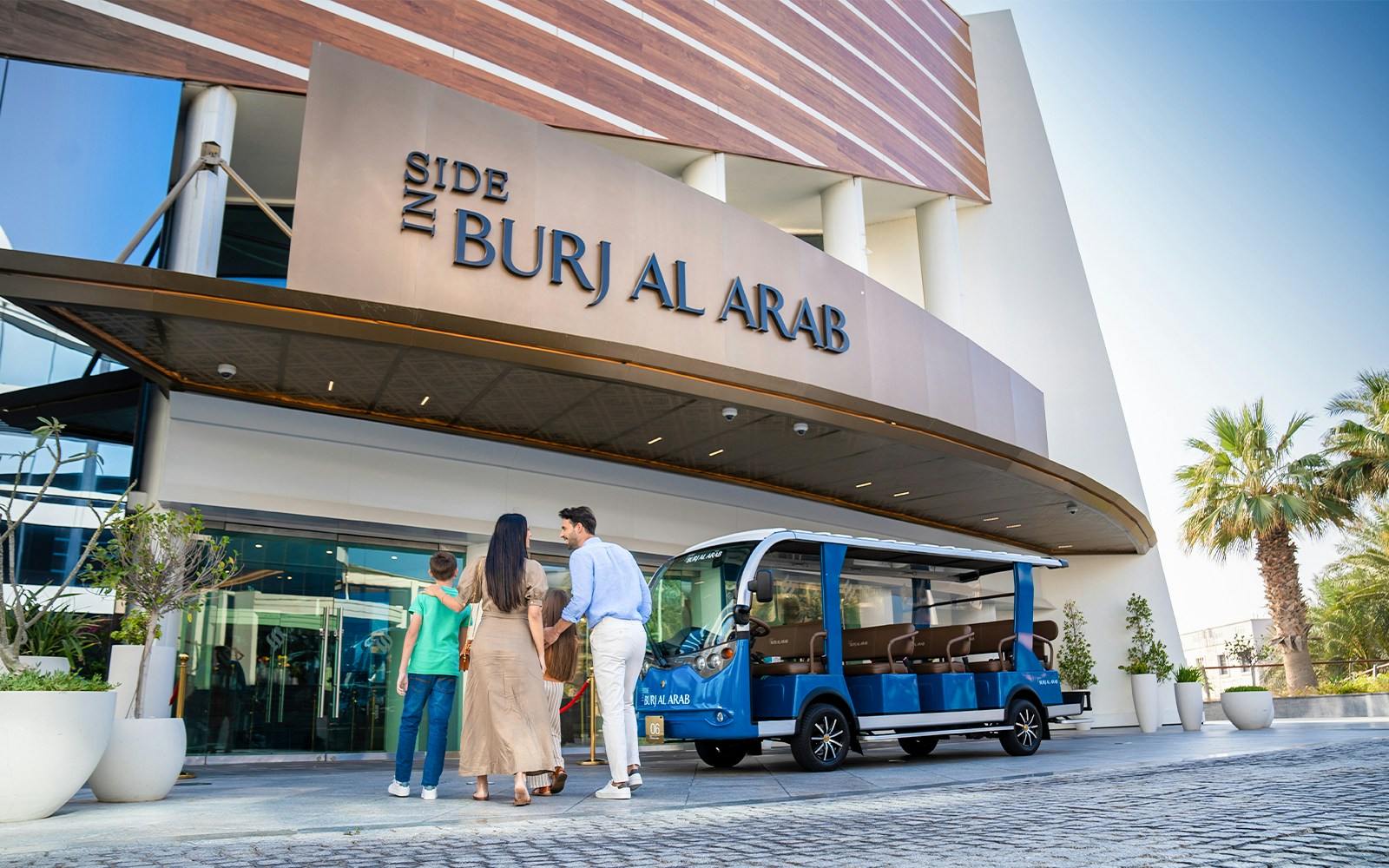 Inside Burj Al Arab: Guided Tour + Gold Beverage at UMA Lounge